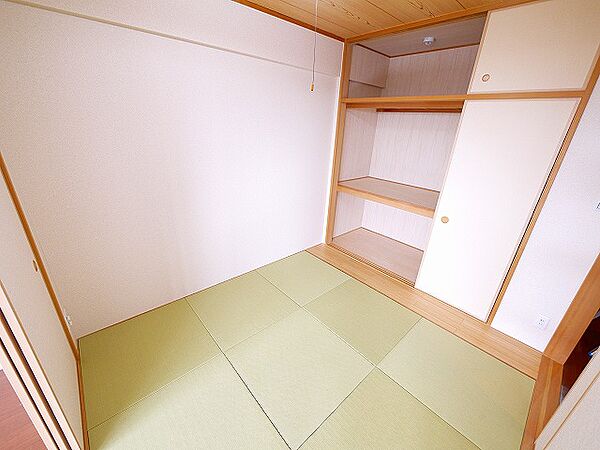 画像23:和室、ちょっとしたくつろぎスペースにいかがでしょうか
