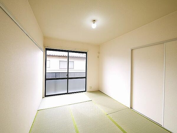 画像10:日本らしい落ち着いた雰囲気の和室です
