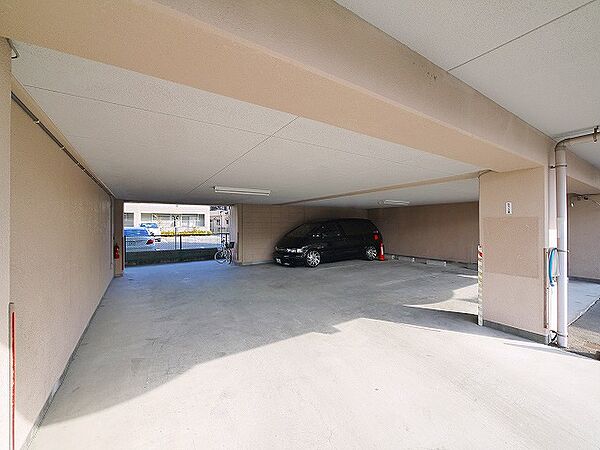 画像16:駐車場に車を止められます