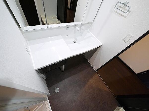 画像24:ゆったりとスペースのある洗面所