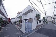 瓢箪山駅より徒歩10分 築47年9ヶ月 3階建の賃貸物件