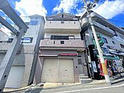 石切駅より徒歩3分 築26年8ヶ月 3階建の賃貸物件