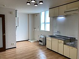 8・4サウンドビル 303 3階1LDKのリビング/ダイニング