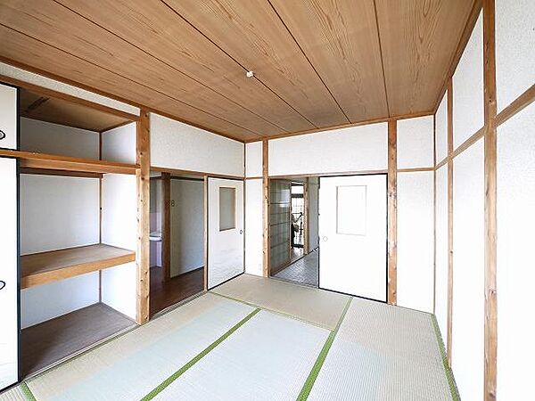 画像18:日本らしい落ち着いた雰囲気の和室です