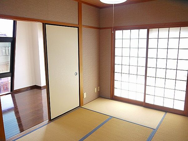 画像27:畳の上でゆっくりとくつろげる和室です