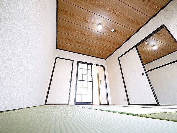 画像29:畳の上でゆっくりとくつろげる和室です