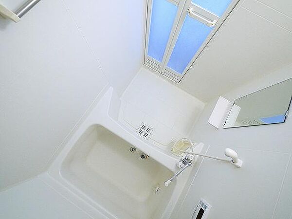 画像22:シンプルでお掃除もしやすい浴室です