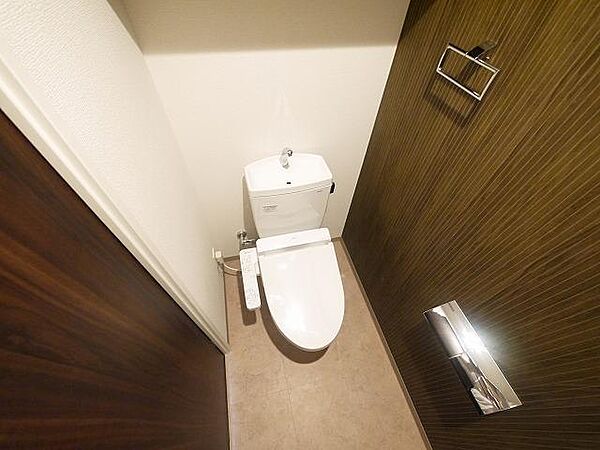 画像8:落ち着いた色調のトイレです