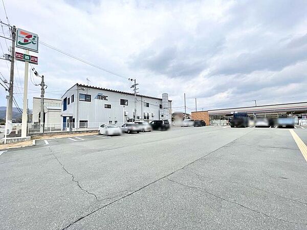 セブンイレブン たつの揖西南山店