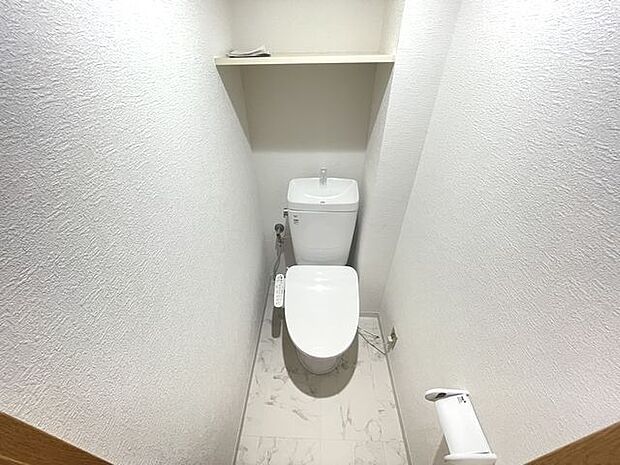 トイレ・洗浄便座新品、もちろん床・壁も新品です