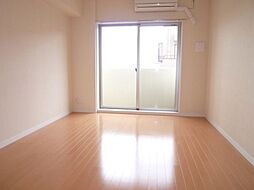 プレール・ドゥーク三鷹 101 1階1Kのリビング/ダイニング