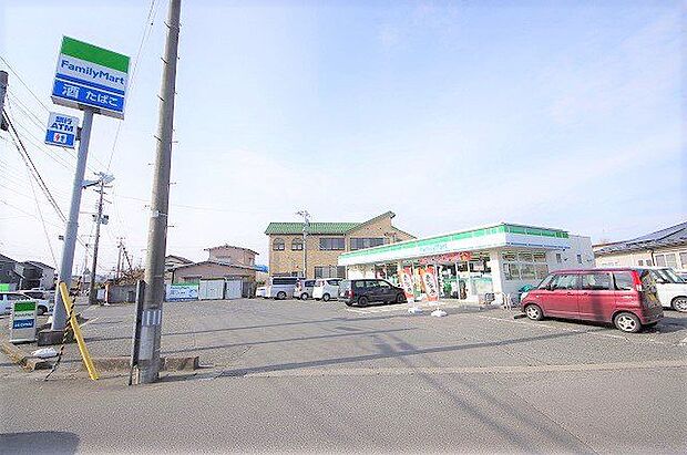 ファミリーマート四郎丸吹上店 徒歩11分。 820m