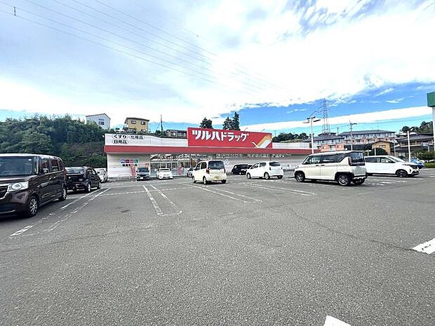 ツルハドラッグ塩釜栄町店 徒歩9分。 650m