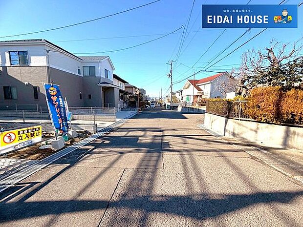 前面道路含む外観