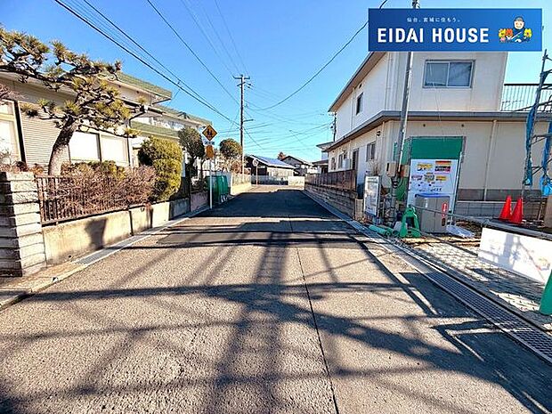 前面道路含む外観