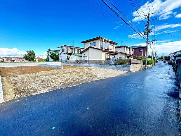 前面道路含む外観