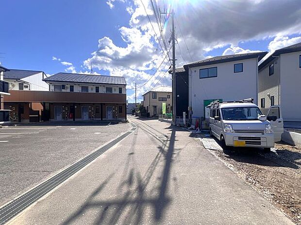 前面道路含む外観