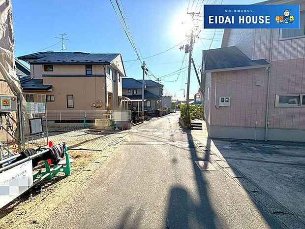 前面道路含む外観