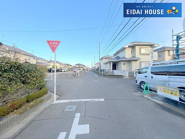 前面道路含む外観