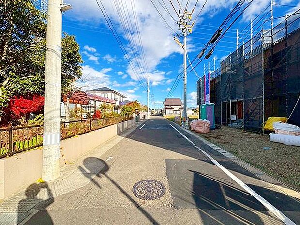 前面道路含む外観