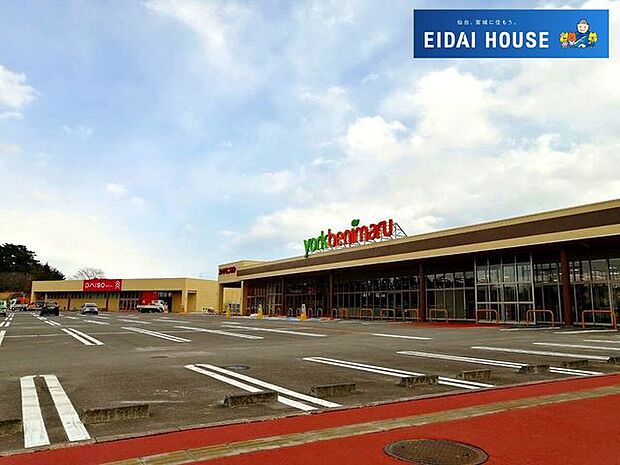 ヨークベニマル名取愛島店 徒歩10分。 770m