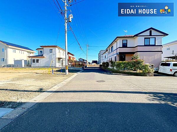 前面道路含む外観
