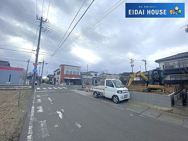 前面道路を含む現地現況外観写真