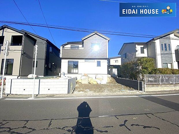 前面道路を含む現地現況外観写真