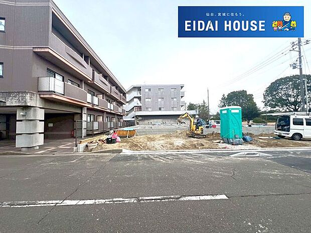 前面道路含む外観