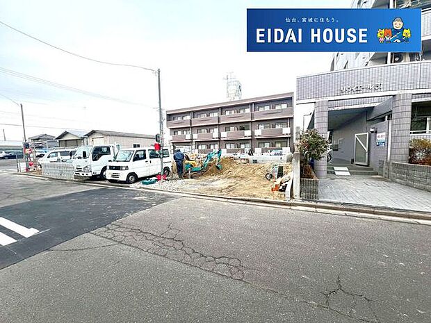 前面道路含む外観