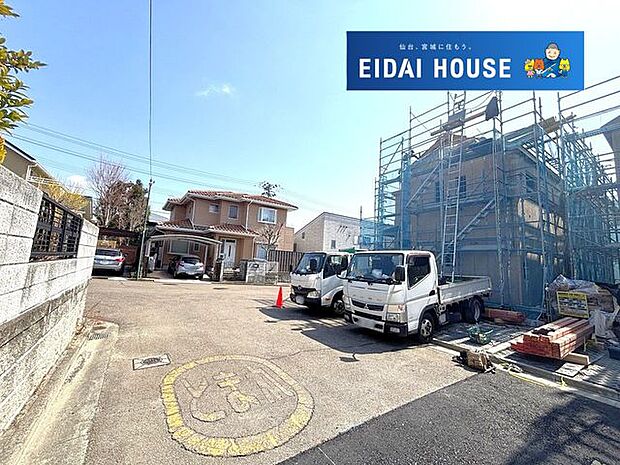 前面道路含む外観