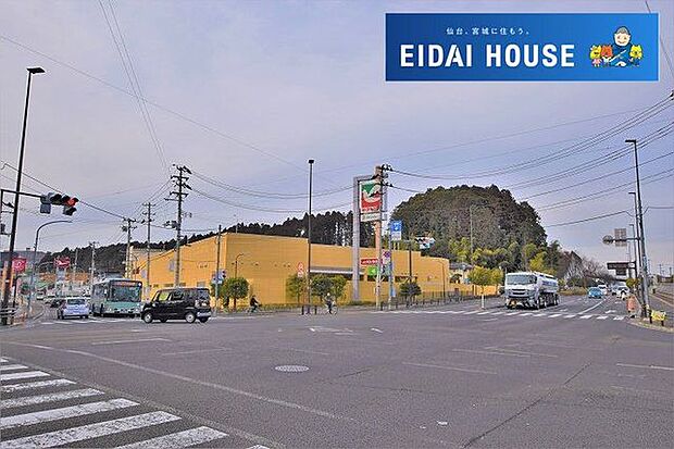 ヨークベニマル荒巻店 徒歩10分。 770m