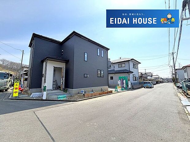 前面道路含む外観