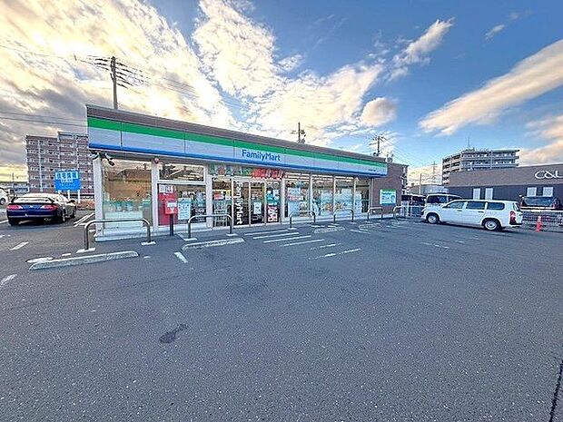 ファミリーマート大野田四丁目店 徒歩10分。 740m