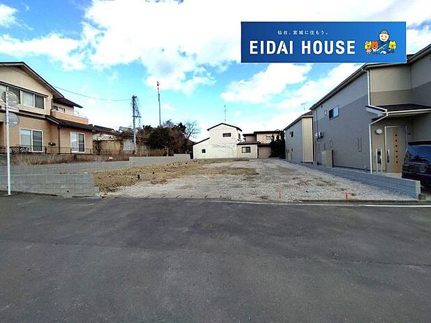 前面道路含む外観