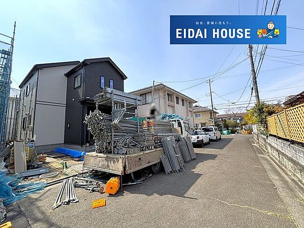 前面道路含む外観