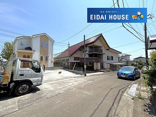 前面道路含む外観