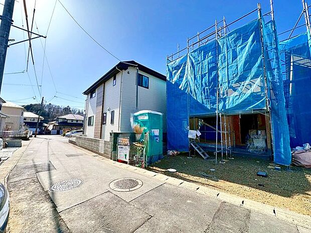 前面道路含む外観