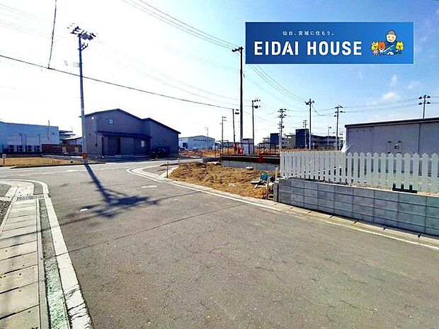 前面道路含む外観