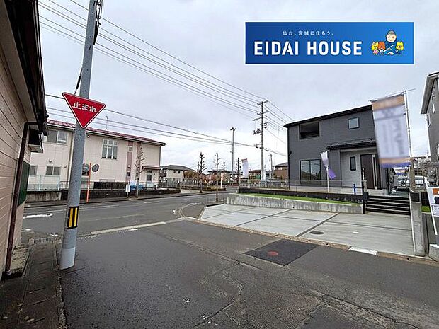 前面道路含む外観