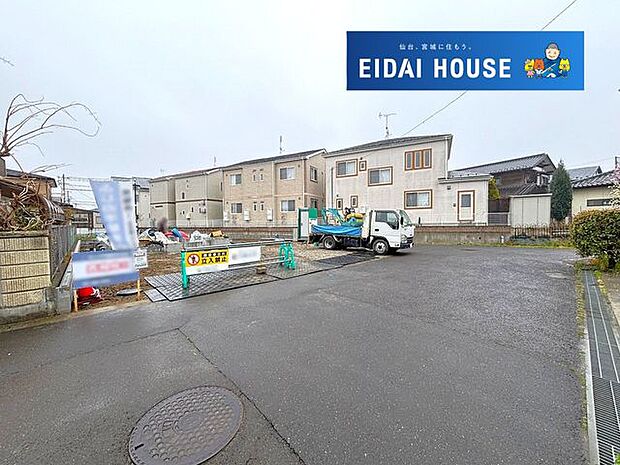 前面道路含む外観