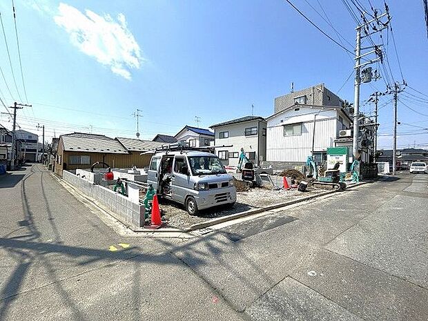 前面道路含む外観