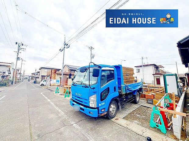 前面道路を含む現地現況外観写真