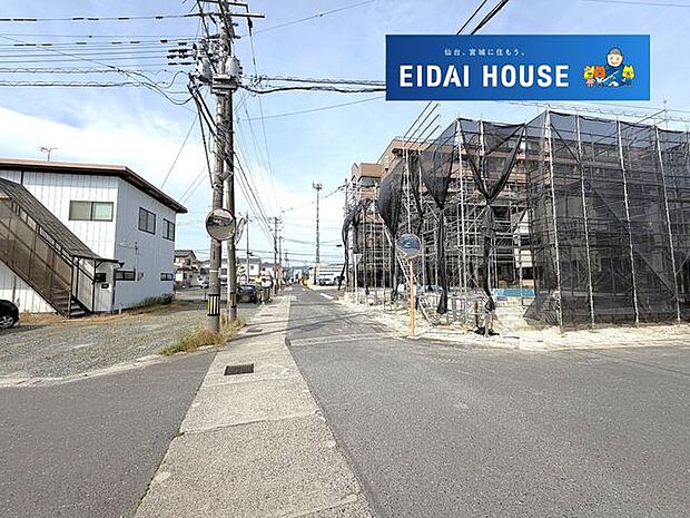 前面道路含む外観