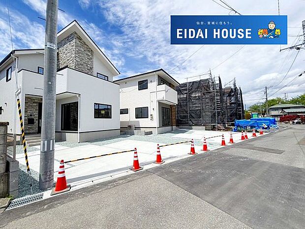 前面道路を含む現地外観写真