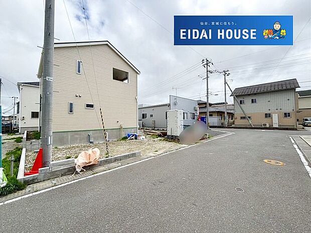 前面道路を含む現地現況外観写真