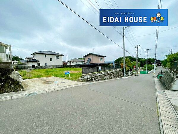 前面道路含む外観
