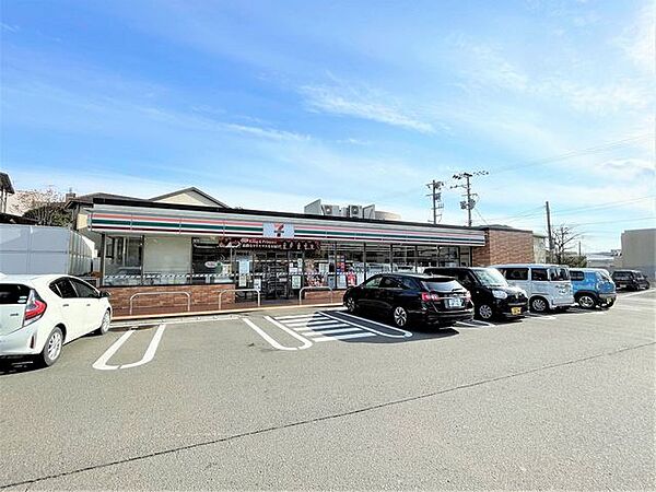 セブンイレブン塩釜駅前通店 徒歩10分。 760m