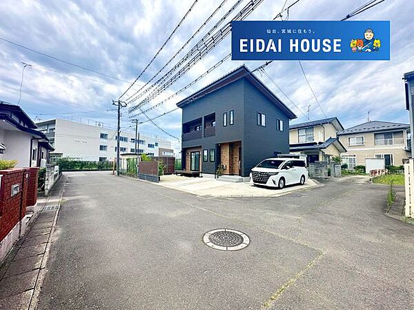 前面道路含む外観