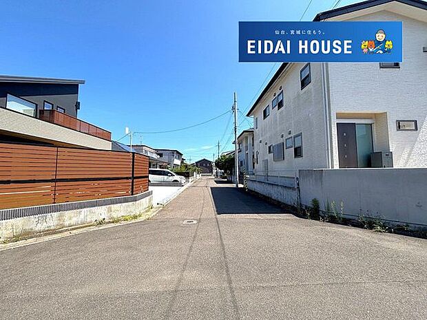 前面道路を含む現地現況外観写真